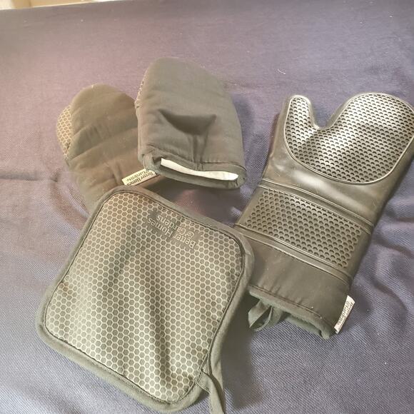 Better Home Gardens -Oven Mitts (bundle of 4) - Picture 1 of 6